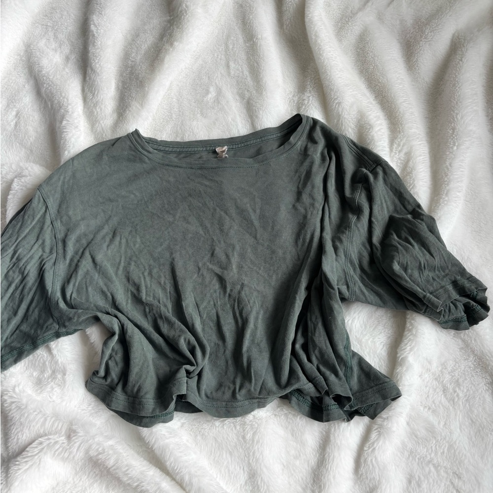 Lululemon cropped tee